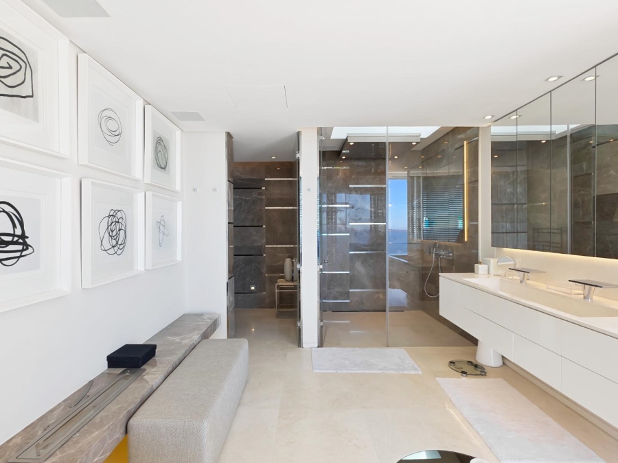 5 Bedroom Property for Sale in Fresnaye Western Cape